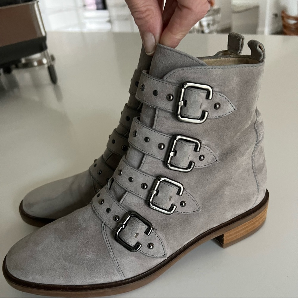 Gorgeous Paul Green grey suede boots
